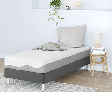 GOLD F110 single foam mattress with matching accessories