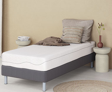 GOLD F85 single foam mattress with matching accessories