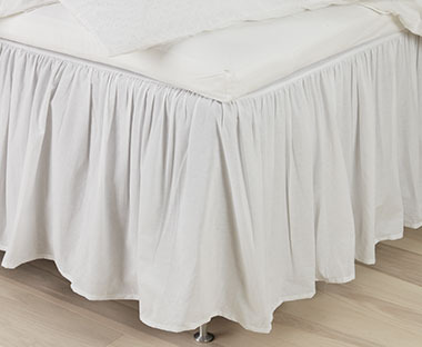 VEGA valance sheet in white on bed